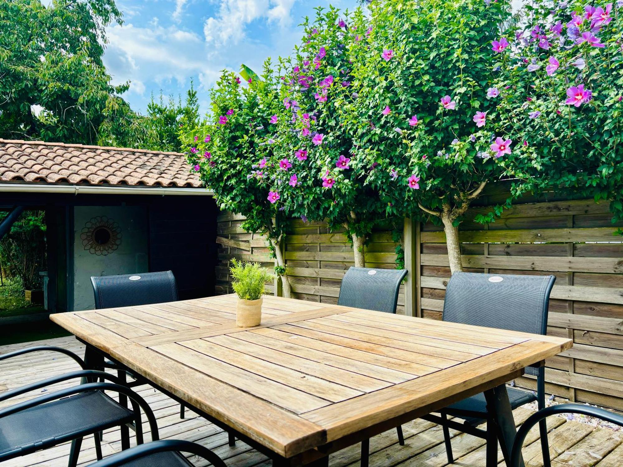 La Maison Du Parc, Charme Et Tranquillite Niort Eksteriør billede
